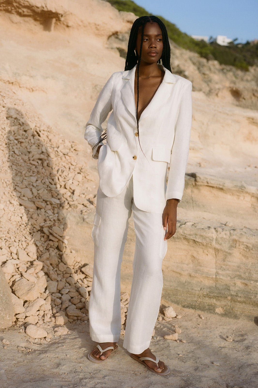 arkitaip Blazers The Cleo Linen Blazer in off-white