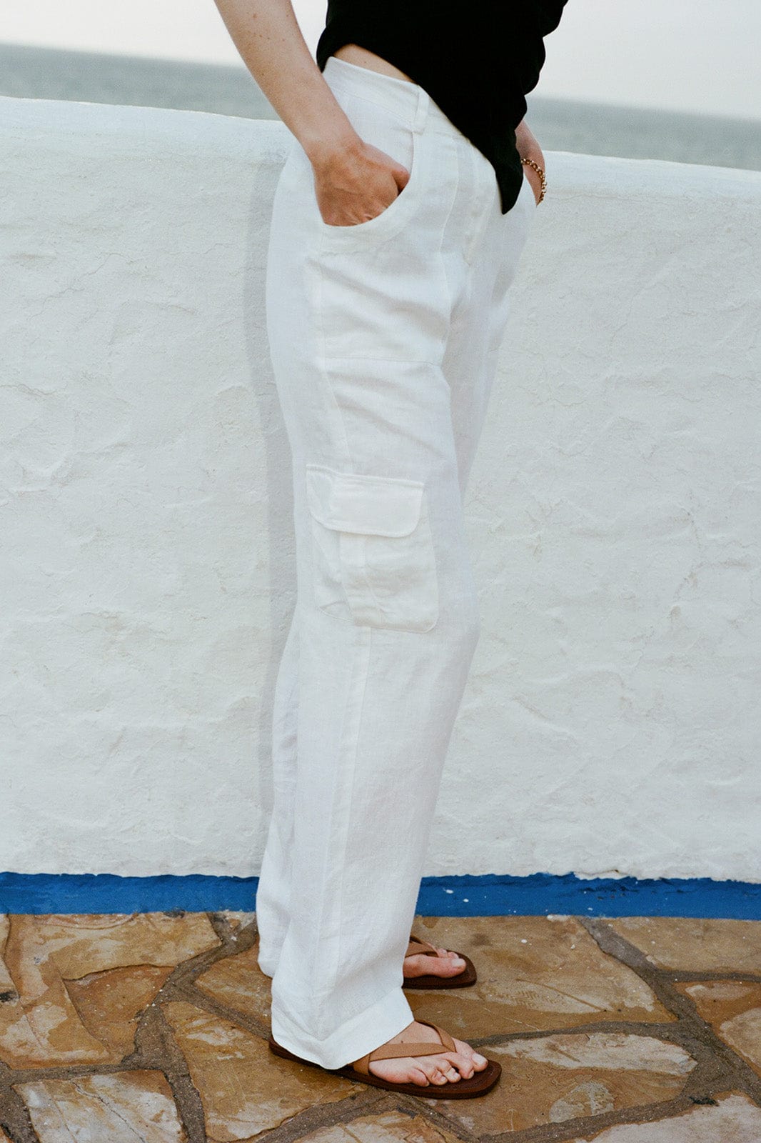 arkitaip Trousers The Carolina Linen Cargo Trousers in off-white