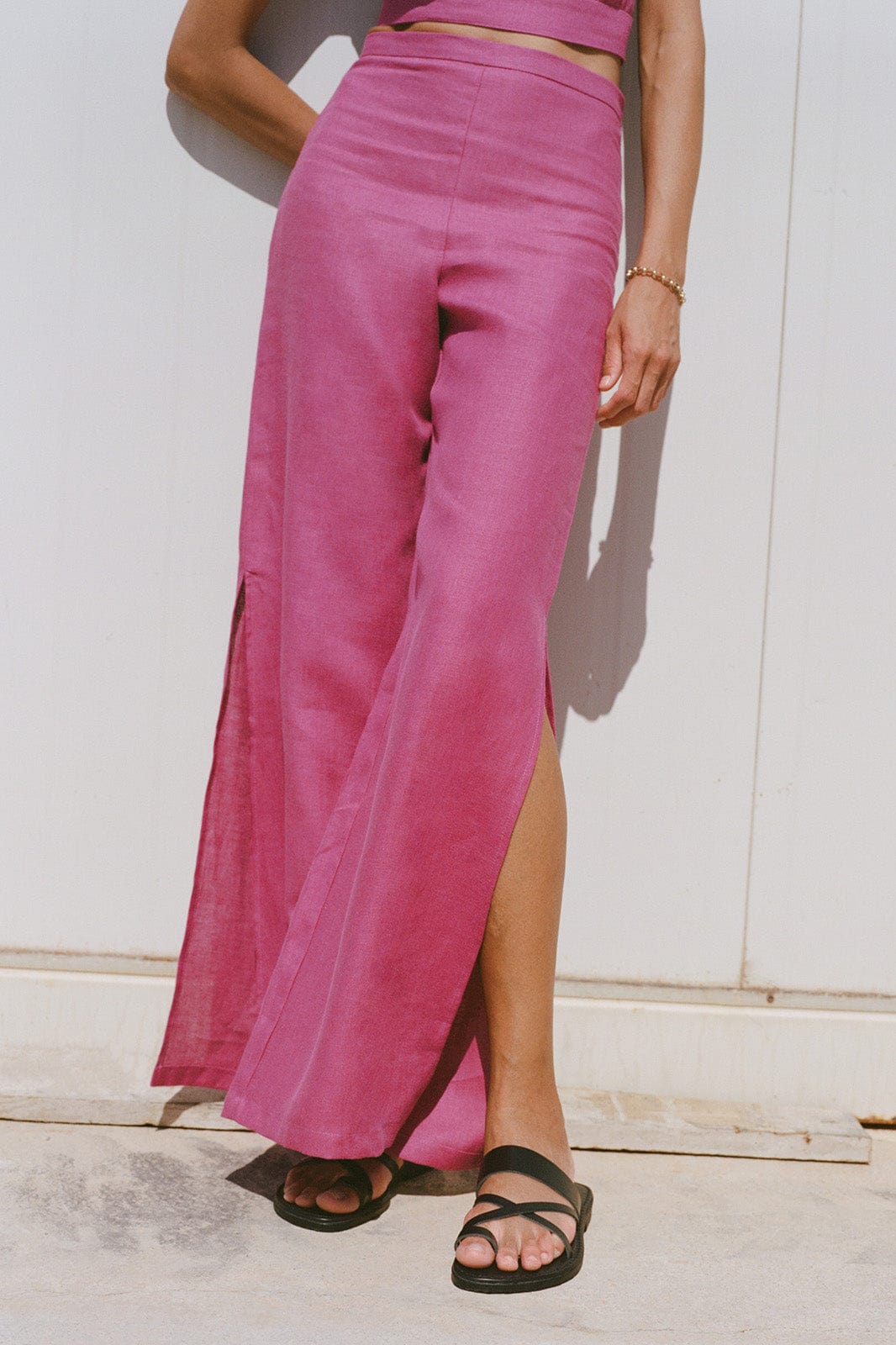 arkitaip Trousers The Lena Wide-Leg Trousers With Slit in berry