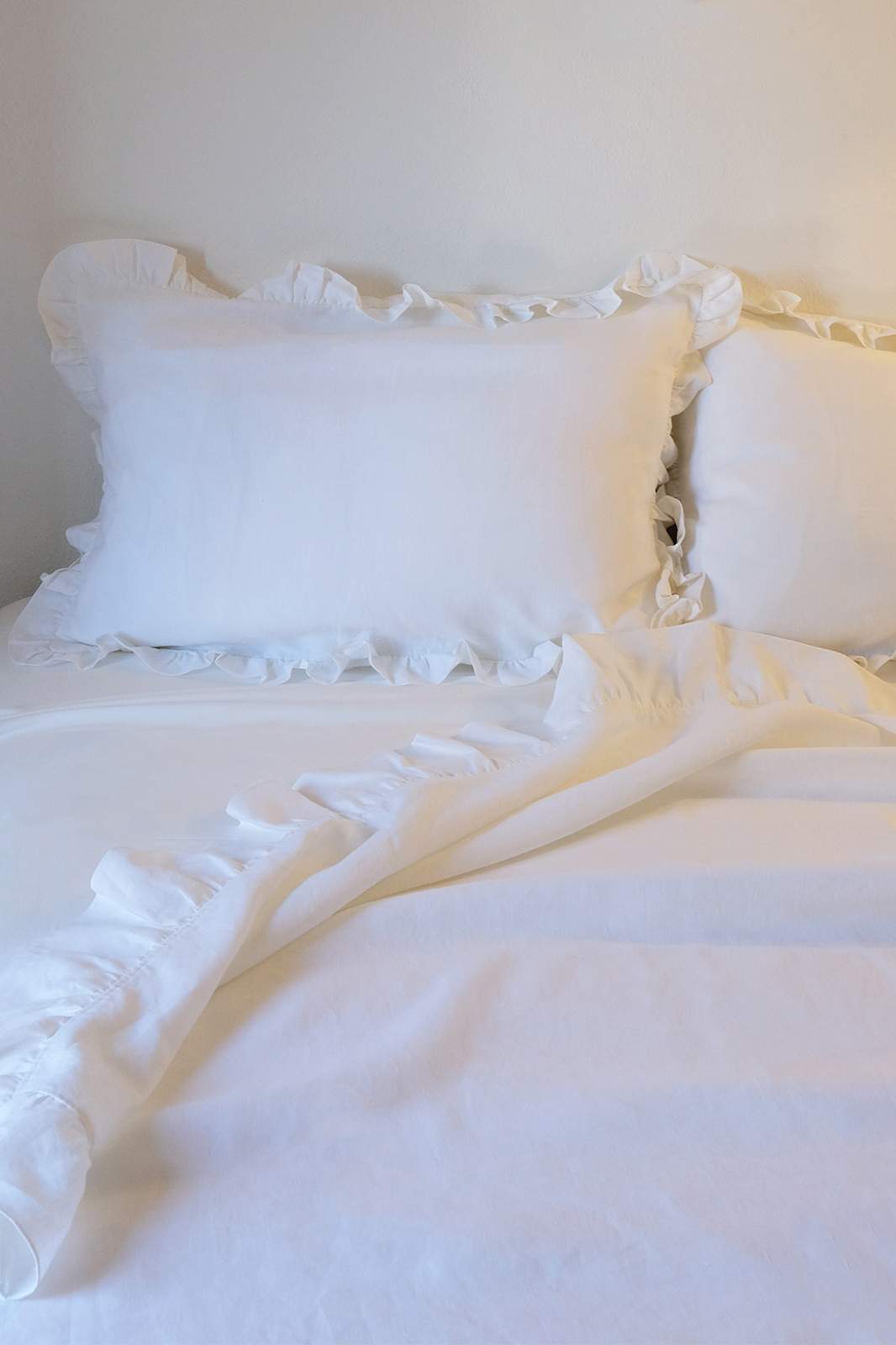 arkitaip Bedding The Ruffled Casita Linen Flat Sheet in White