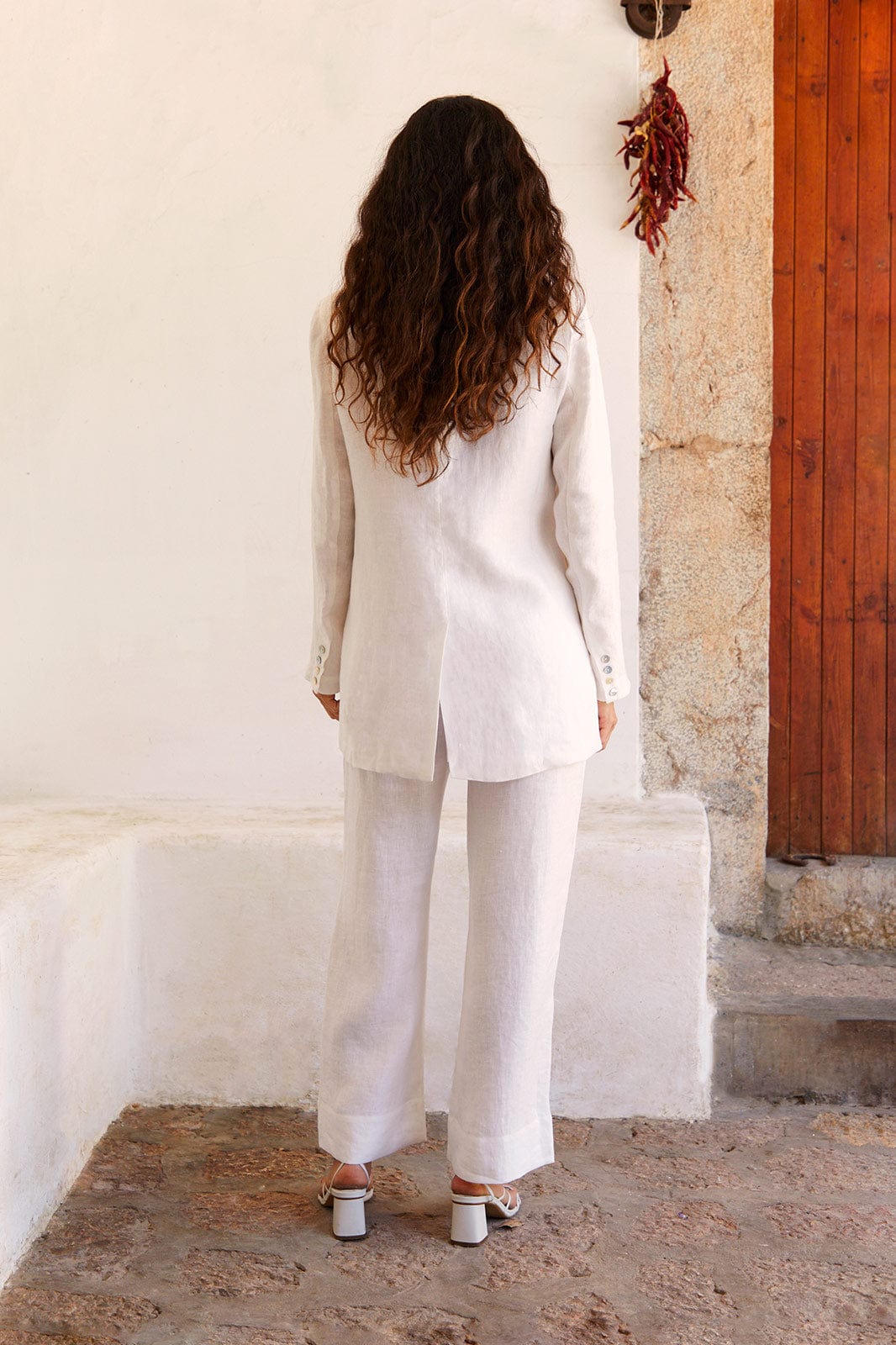 arkitaip Blazers The Cleo Linen Blazer in off-white