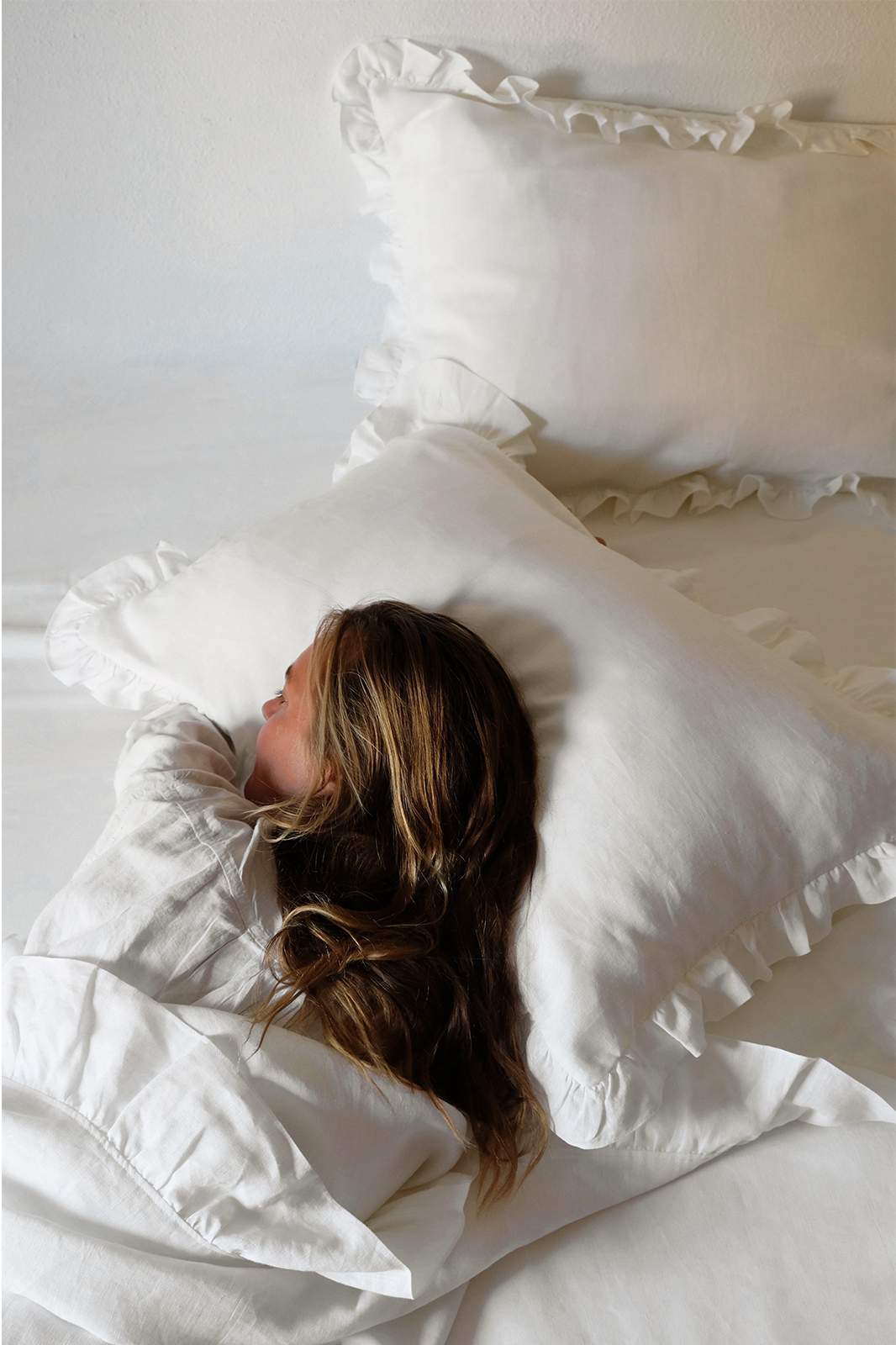 arkitaip Pillowslips The Ruffled Casita Linen Pillowslips Set in White