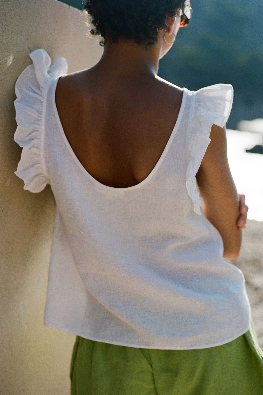 arkitaip Blouses The Jeanne Ruffled Top in white