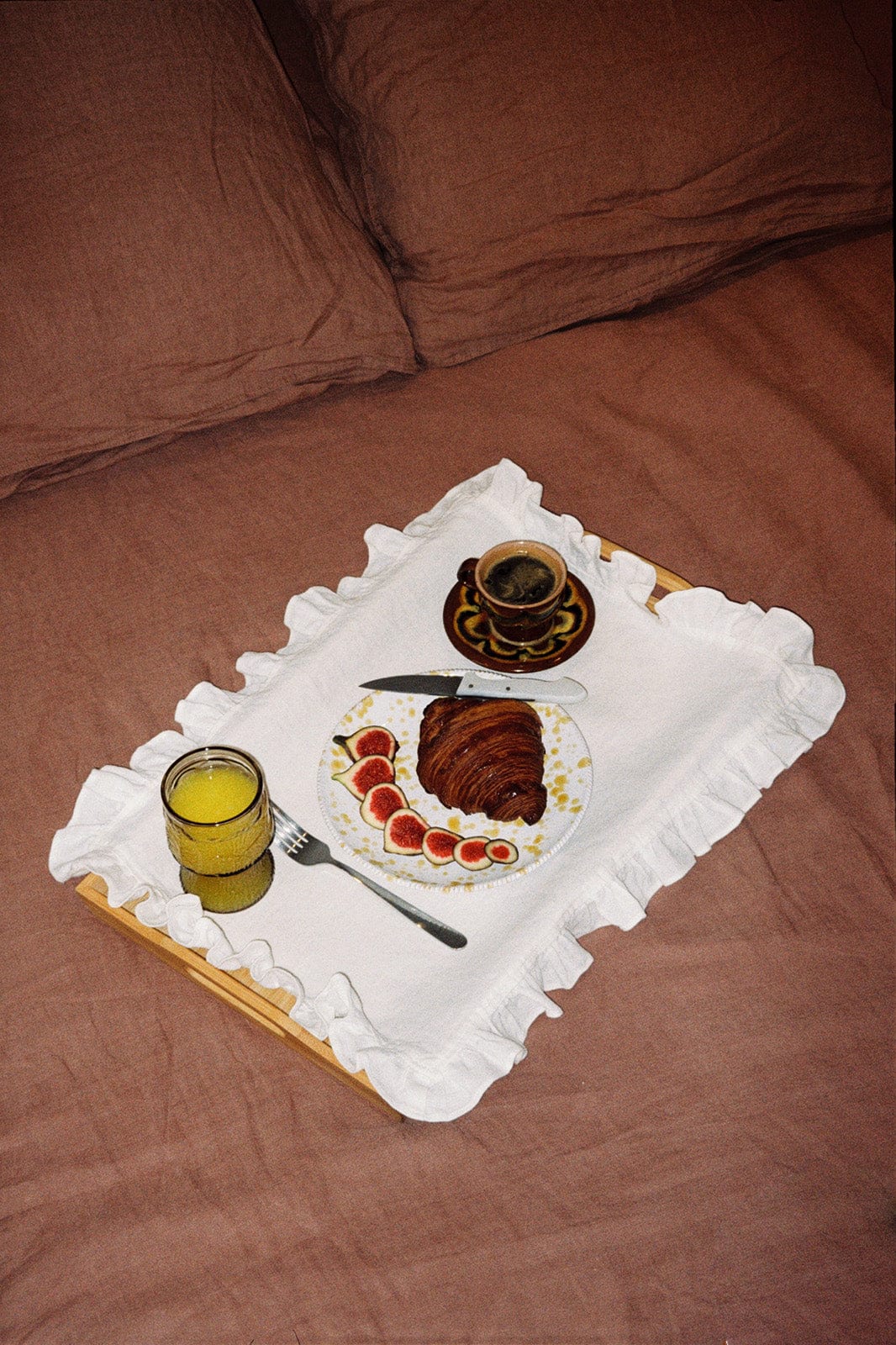 arkitaip Table Sets Off-White Set of Two Ruffled Casita Linen Placemats