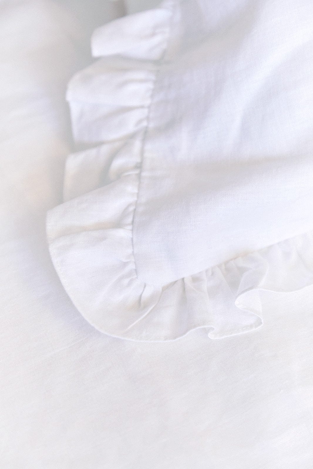 arkitaip Bedding The Ruffled Casita Linen Duvet Cover in White
