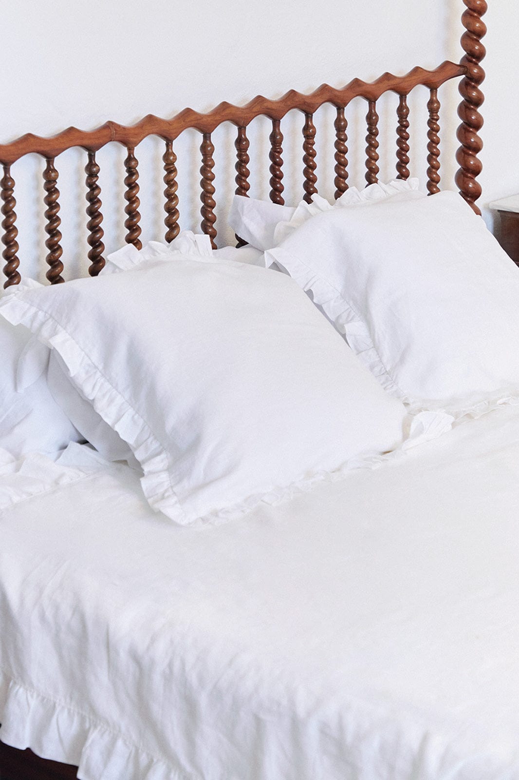 arkitaip Bedding The Ruffled Casita Linen Duvet Cover in White