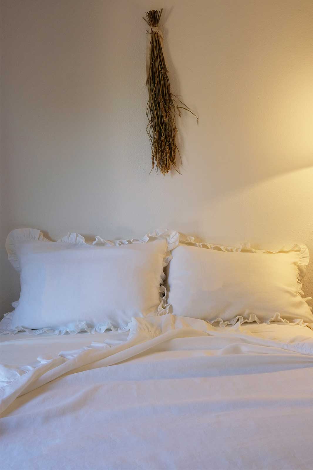 arkitaip Bedding The Ruffled Casita Linen Flat Sheet in White