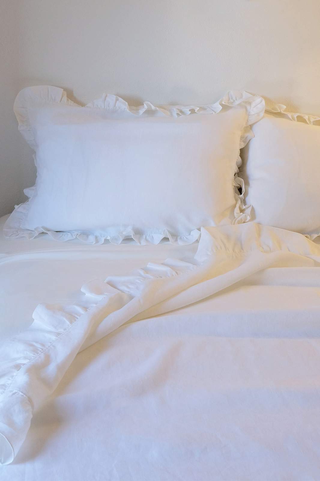 arkitaip Pillowslips The Ruffled Casita Linen Pillowslips Set in White