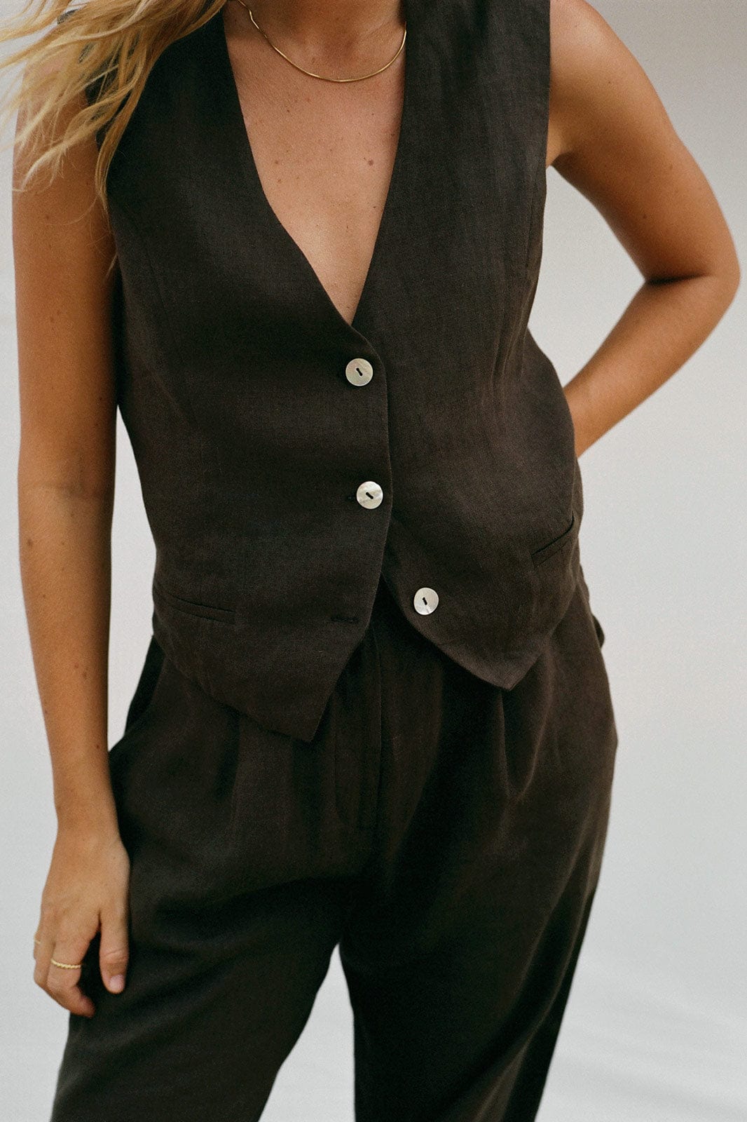arkitaip The Bobby Linen Vest in chocolate